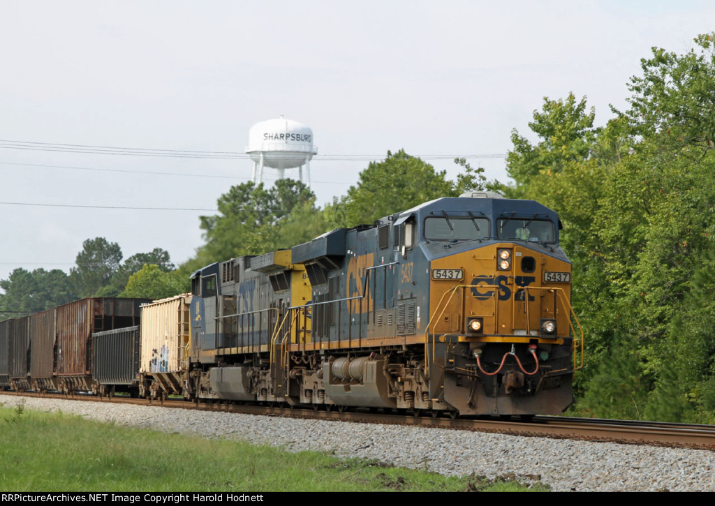 CSX 5437 & 84 lead train Q400-06 northbound